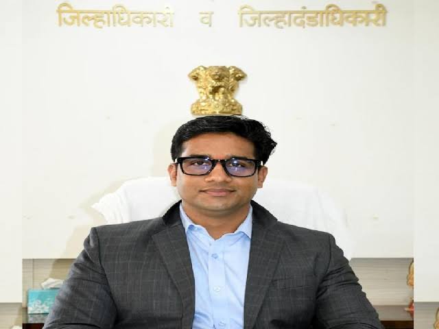 आयएएस अधिकारी एम. देवेंद्र सिंह यांचे निलंबन रद्द; विधानसभा अध्यक्षांचे राज्य सरकारला निर्देश