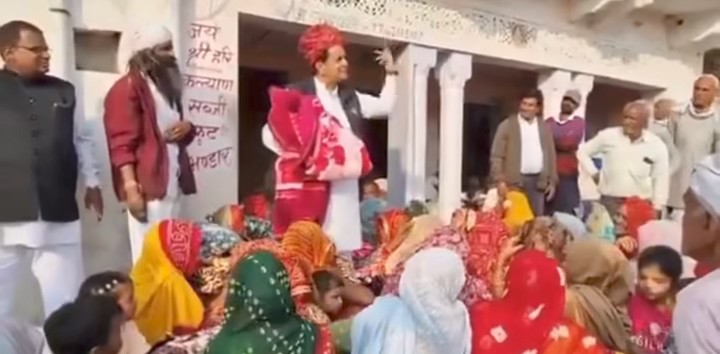 मानवता की राजकारण? नाव विचारले आणि ‘मुस्लिम’ असल्याचे समजताच दिलेले ब्लँकेट घेतले परत; भाजपच्या माजी खासदाराचा संतापजनक प्रकार