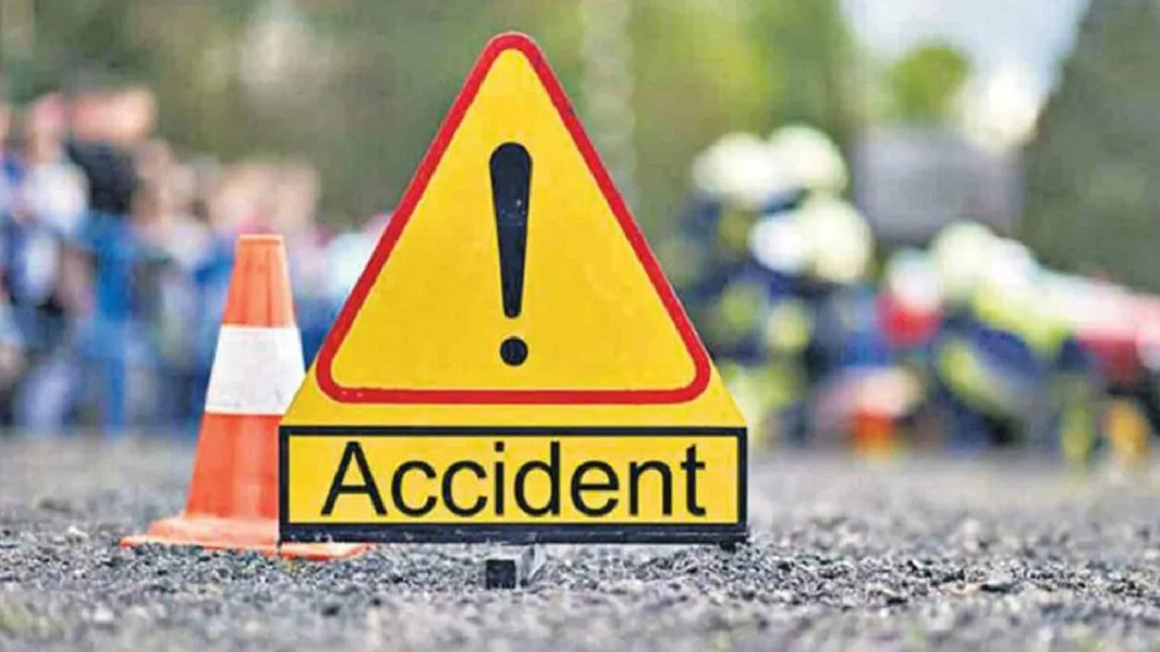 पुणे: दिवे घाटात काळाचा घाला! जेजुरीहून परतताना बाप-लेकीचा मृत्यू; भरधाव ट्रकने दुचाकीला चिरडले