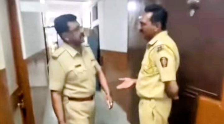धक्कादायक! ‘मुलीला शरीरसुखासाठी पाठव, १० हजार देतो’; अकोल्यात कोठडीतील महिलेकडे ASI ची मागणी, नराधम पोलीस अखेर निलंबित