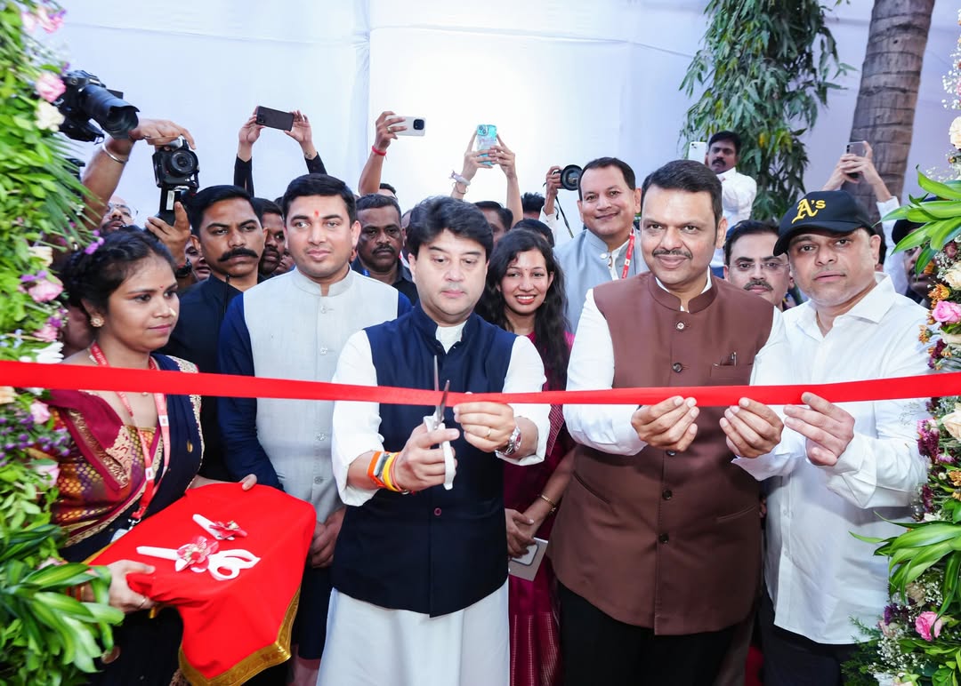 अंधेरी रेल्वे स्थानक परिसरातील अत्याधुनिक पोस्ट ऑफिसचे लोकार्पण; मुख्यमंत्री फडणवीस आणि मंत्री शिंदे यांची उपस्थिती