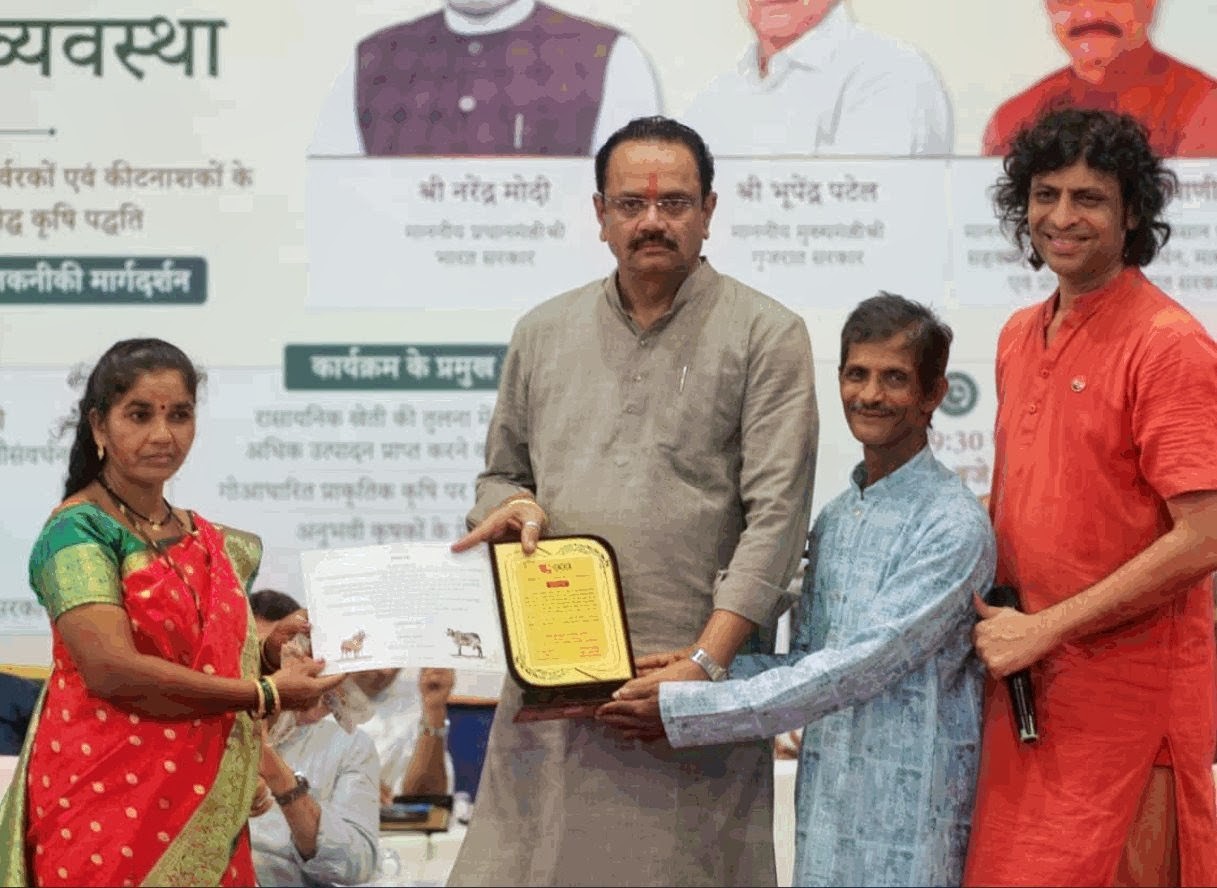 दापोलीचे वसंत गायकवाड यांना उत्कृष्ट सेंद्रिय शेतकरी पुरस्कार