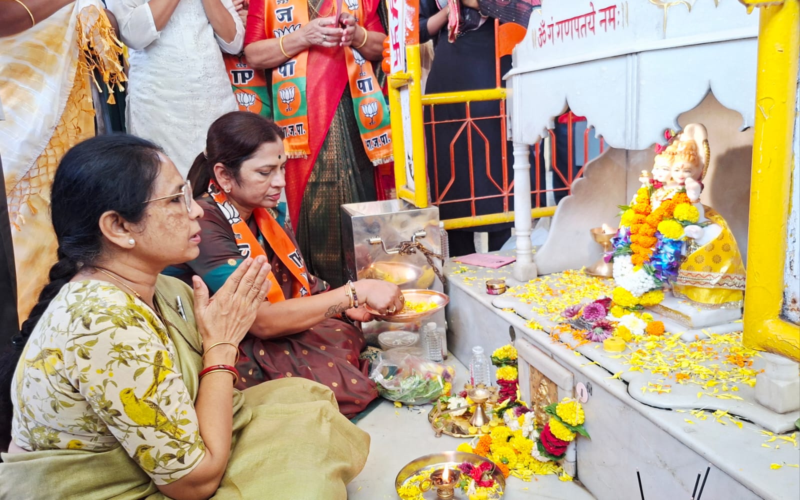 पंतप्रधान मोदींच्या ऐतिहासिक कार्यकाळानिमित्त कळव्यात महाआरती; आमदार माधवी नाईक यांची उपस्थिती