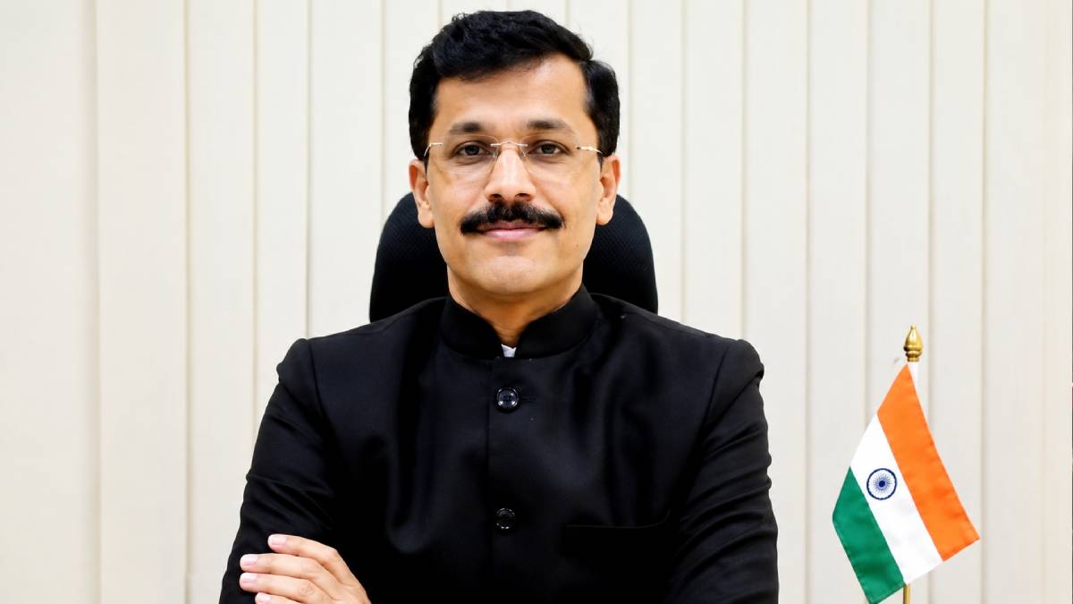 तुकाराम मुंढे यांची बदली होणार नाही; मंत्री नरहरी झिरवाल यांचे विधानसभेत आश्वासन