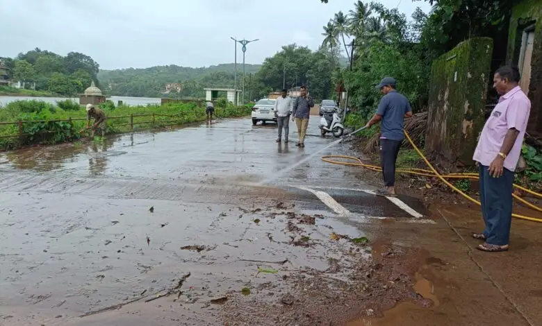 राजापुरात पूराचे पाणी ओसरल्यानंतर जनजीवन पूर्वपदावर; नगरपालिकेकडून स्वच्छता मोहिमेला वेग