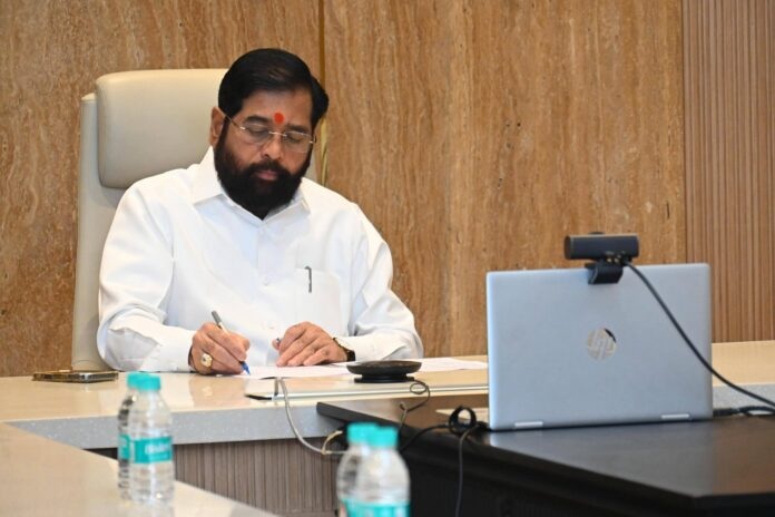 SRA घरवाटपात मोठा गैरव्यवहार: एकनाथ शिंदे आक्रमक, दोन अधिकाऱ्यांच्या निलंबनाचे आदेश