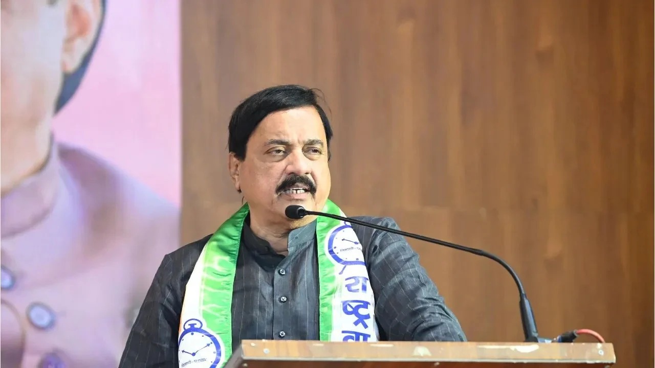 नागरिकांच्या प्रश्नांवर दिरंगाई नको! अधिकाऱ्यांवर खासदार सुनील तटकरे भडकले