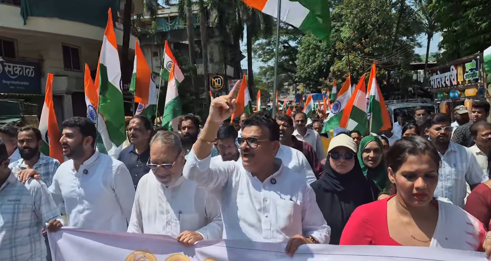 निवडणूक आयोगाच्या ‘एसआयआर’ प्रक्रियेविरोधात चिपळुणात मविआचा मोर्चा