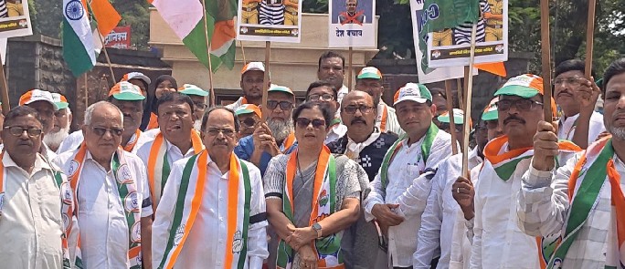रत्नागिरीत काँग्रेसचा निवडणूक आयोगाविरोधात मूकमोर्चा; ईव्हीएम बंद करण्याची आणि मुख्य आयुक्तांच्या राजीनाम्याची मागणी