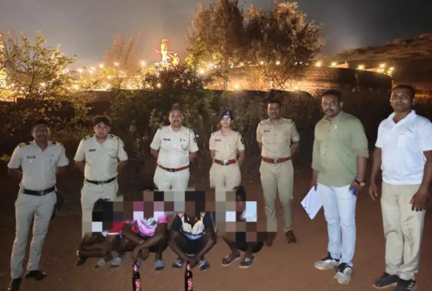 रत्नदुर्ग किल्ल्यावर पोलिसांचा ‘सर्जिकल स्ट्राईक’; मद्यपींच्या मुसक्या आवळल्या