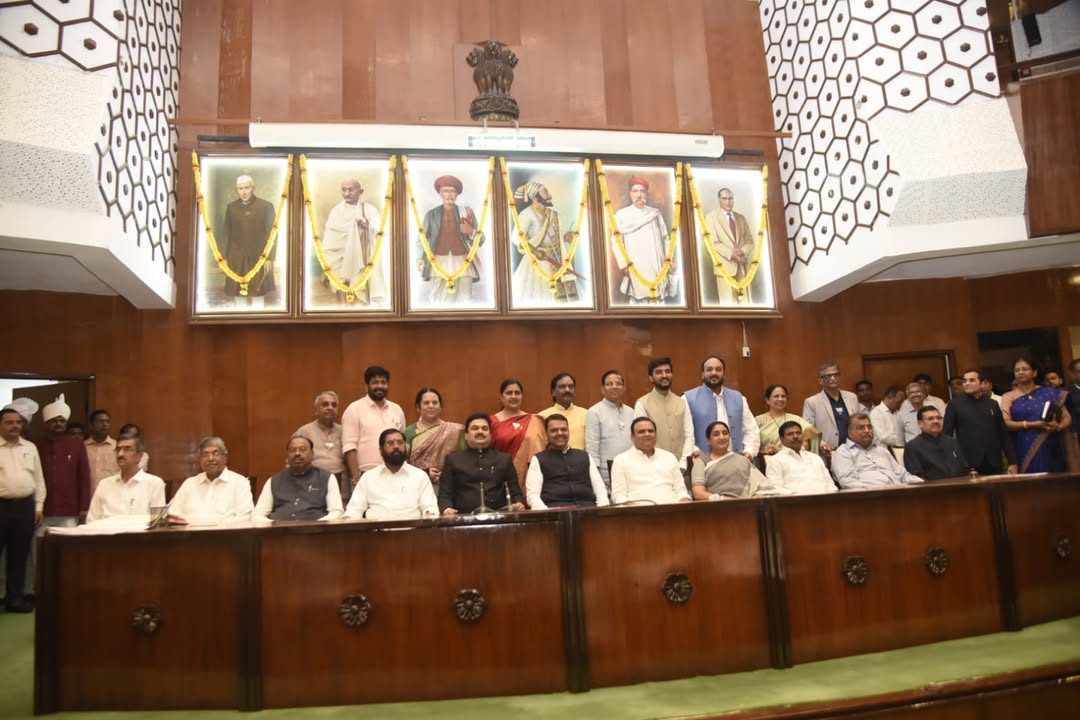 नवनिर्वाचित १० विधानपरिषद सदस्यांचा शपथविधी सोहळा संपन्न; सभापती राम शिंदे यांनी दिली शपथ