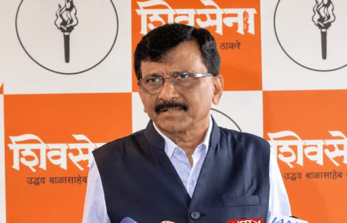 पिंपरी-चिंचवड मनपा शालेय साहित्य खरेदीत भ्रष्टाचार; संजय राऊत यांचे मुख्यमंत्री फडणवीसांना पत्र