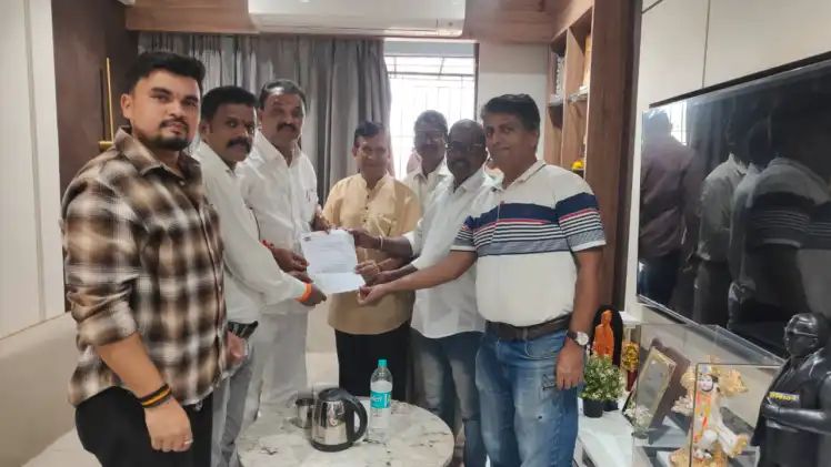विलवडे रेल्वे स्थानकावर गाड्यांना थांबा मिळवण्यासाठी प्रवाशांची एकजूट