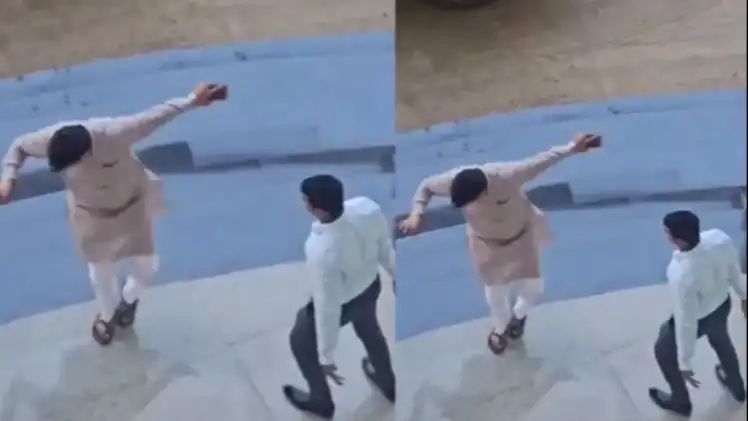 बदलापूर नगरपरिषदेत राडा! थकीत बिलांवरून कंत्राटदाराने भाजप नगरसेवकाला पायऱ्यांवरून ढकलले