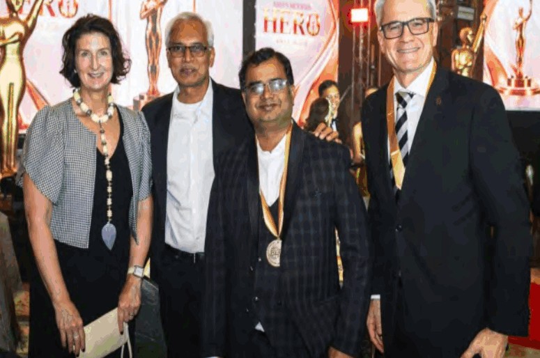ठाण्याचे डॉ. निलेश पोतदार यांचा परदेशात डंका, ‘एशियाज मॉडर्न हिरो अवॉर्ड’ने सन्मानित