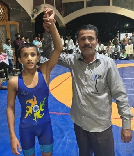 रत्नागिरीच्या राजवीर पोवारची राज्यस्तरीय कुस्ती स्पर्धेसाठी निवड; हरचिरीच्या मल्लाची लाल मातीत दमदार कामगिरी