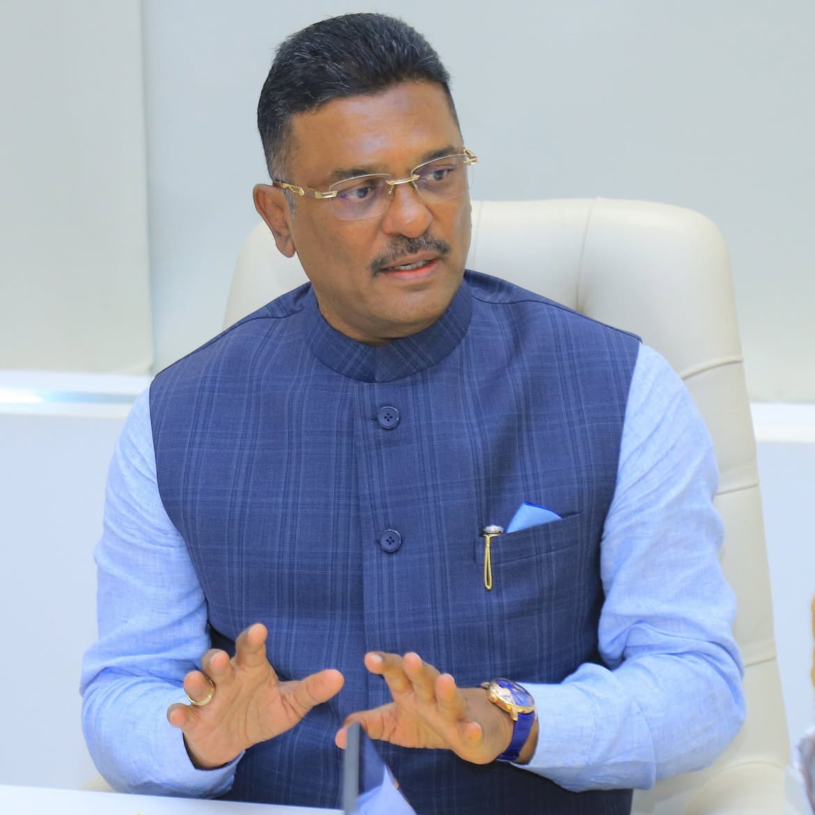 अमराठी ऑटो-टॅक्सी चालकांनी अनिवार्यपणे मराठी शिकावी: मंत्री प्रताप सरनाईक